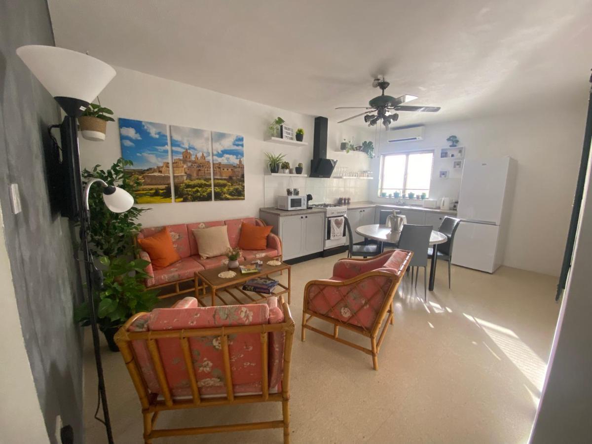 St Paul'S Bay Central Apartment In Qawra San Pawl il-Baħar Kültér fotó