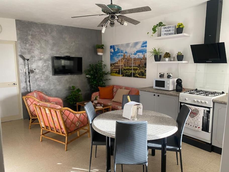 St Paul'S Bay Central Apartment In Qawra San Pawl il-Baħar Kültér fotó